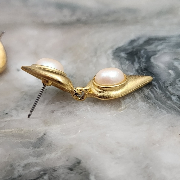 Gold and pearl drop earrings - Picture 2 of 7